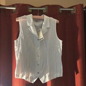 Dressbarn vintage Women's Sleeveless Button-Up Top - white
